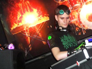 DJ Keyrus pinchando