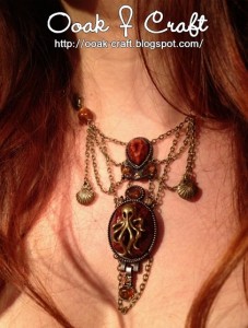 Fotografía del Collar Cthulhu de Ooak Craft