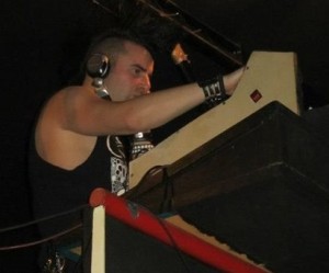 Foto de Nico pinchando