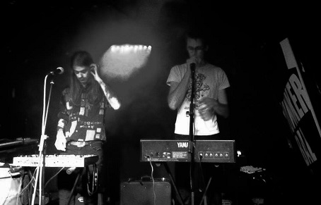 Foto de Ypsilon actuando en Bunker Bal (París)
