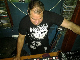Foto de DJ Pope Black pinchando en La Flama (Valencia)