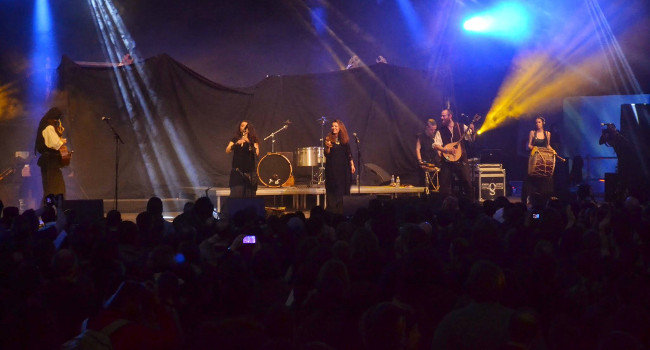 Foto de Cuélebre actuando en el festival Trolls & Légendes 2015
