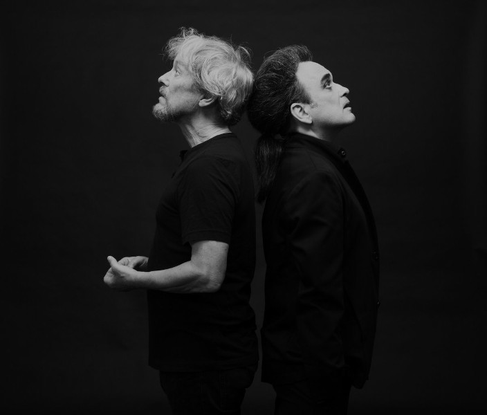Foto promocional de Alexander Veljanov y Ernst Horn (Deine Lakaien) para el álbum Dual